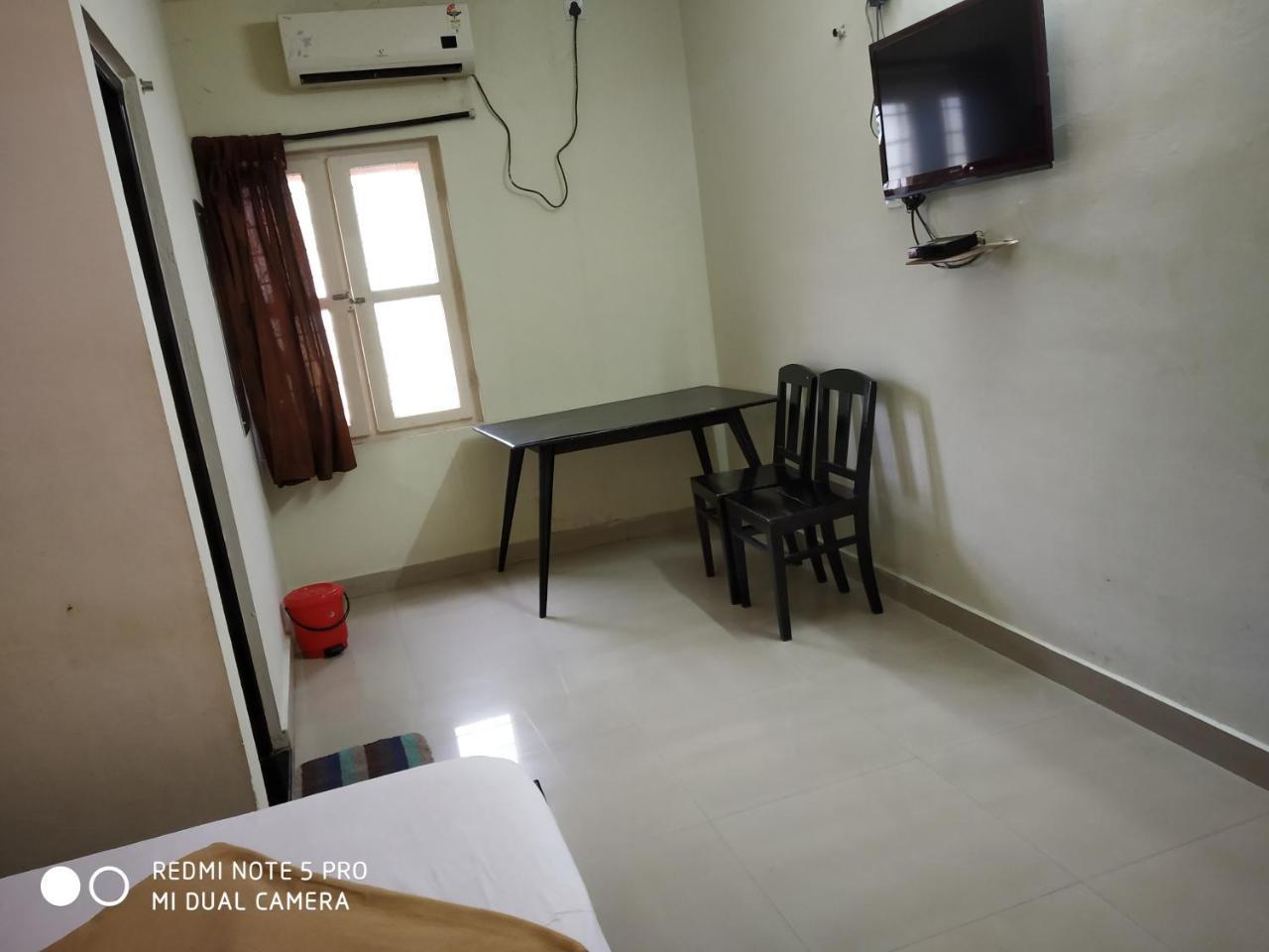 Hotel Woodlands Chottanikara Bagian luar foto