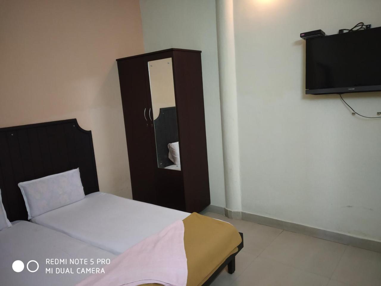 Hotel Woodlands Chottanikara Bagian luar foto