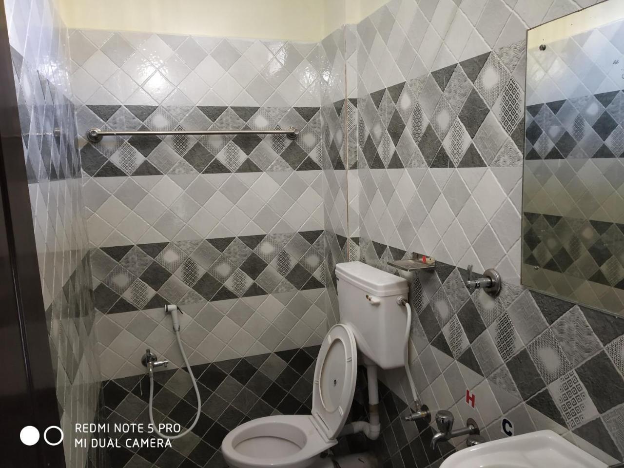 Hotel Woodlands Chottanikara Bagian luar foto