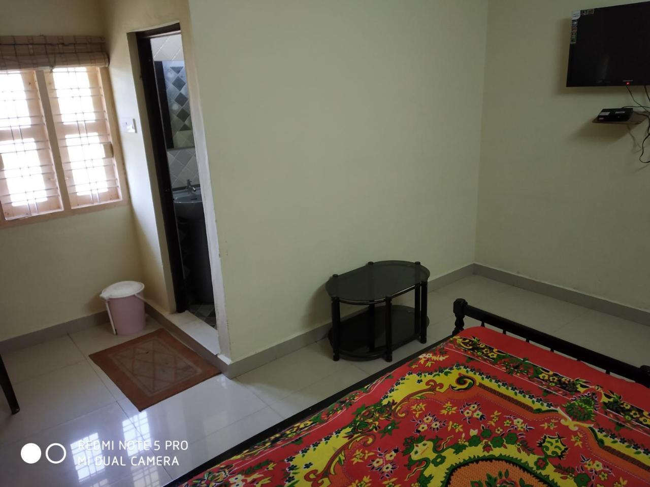 Hotel Woodlands Chottanikara Bagian luar foto