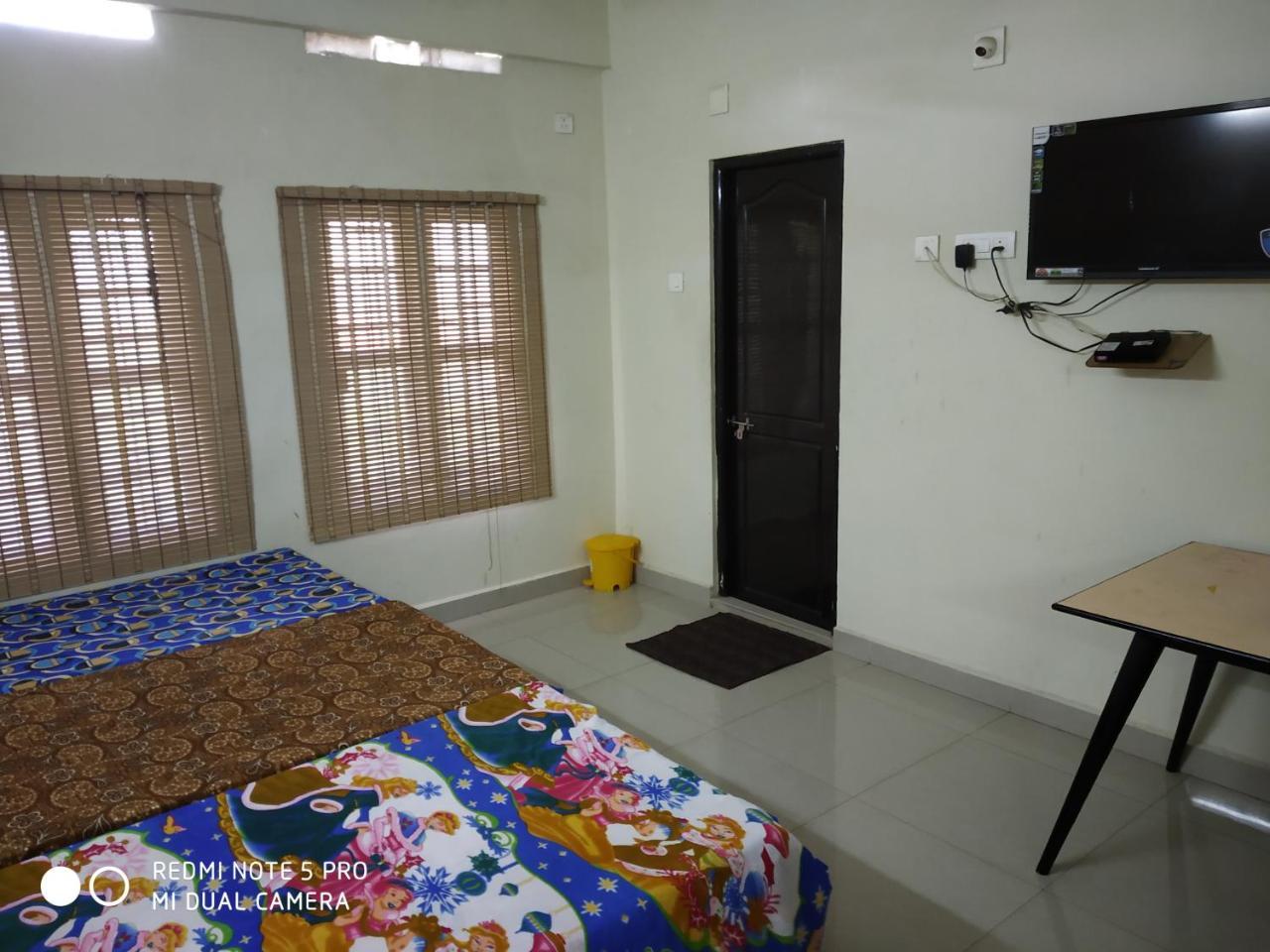 Hotel Woodlands Chottanikara Bagian luar foto