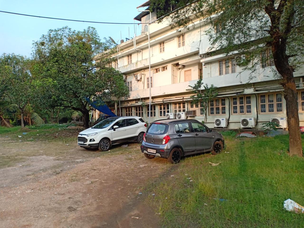 Hotel Woodlands Chottanikara Bagian luar foto