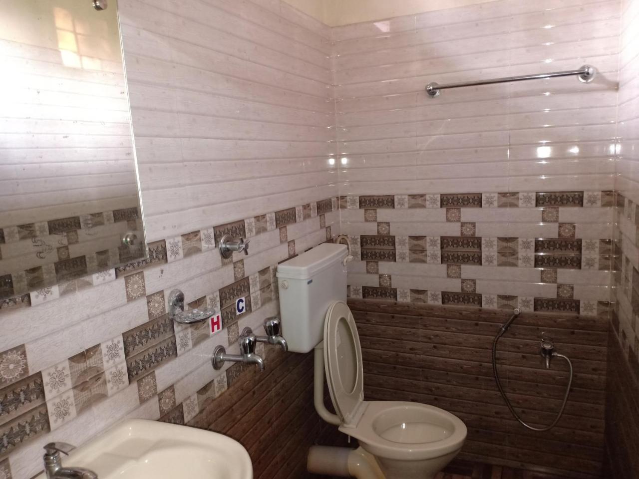 Hotel Woodlands Chottanikara Bagian luar foto